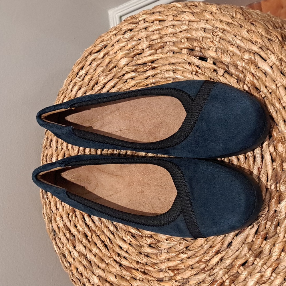 NWT Clarks Womens Artisan Blue Suede Ballet 1.25" Wedge Flats Elastic Trim S-7.5 - Picture 3 of 9